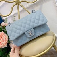 ❇️ Chanel Classic Da Hạt
Hàng full hộp - Túi vải - Thẻ 
Lót da đỏ kèm tag sắt - size 25