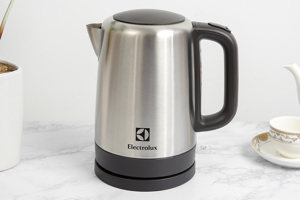 Ấm đun nước Electrolux EEK1505S