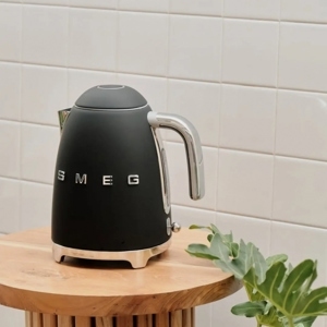 Ấm đun nước Smeg KLF03BLMEU