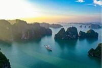 Ăn tối và ngắm hoàng hôn trên Vịnh Hạ Long (3h) trên Du thuyền Octopus