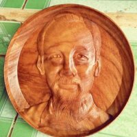 Ảnh chân dung Bác Hồ gỗ gõ đỏ