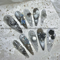 [Ảnh thật shop chụp] Nailbox thiết kế màu đen trắng phong cách huyền bí sơn mắt mèo bạc lấp lánh đính charm hoa hồng