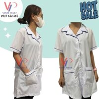 Áo Blouse Trắng Ngắn Tay Viền Lé Bích Cho Dược Sĩ, Y Tá, Nhà Thuốc - Hình Thật