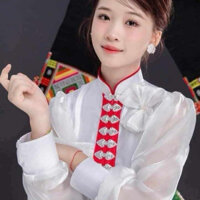 áo cóm cổ đứng phi bóng trắng nẹp đỏ nơ 1 cánh bươm tay tơ dài , áo cóm dân tộc thái