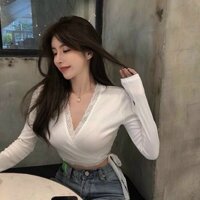 Áo croptop tay dài phối ren