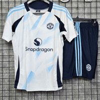 Áo đá banh MUN Trắng Xanh Thun Mè Strivend Cao Cấp