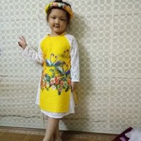 Áo dài cách tân kèm chân váy và khăn quấn đầu