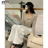 Áo dài tay chấm bi thông thường dành cho nữ với thiết kế sành điệu