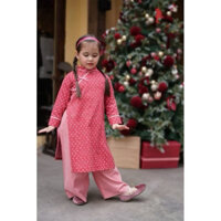 Áo dài Tết bé gái nhung hồng Vintage mộc mạc. Chất áo xuất Nhật mềm mai,quần dày dăn đứng form. Nơ ruy băng xinh đep