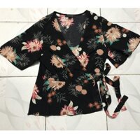 Áo đắp chéo cột dây eo