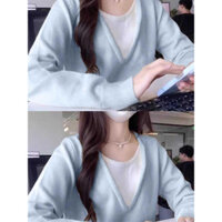 Áo dệt kim hai chiếc giả cổ chữ V màu xanh Áo len phối trong rộng rãi cảm giác thiết kế đầu thu cho nữ áo chic kiểu Hàn Quốc sang trọng V250220108