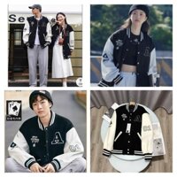 Aó Khoác Bomber Kaki Nam Nữ , Aó Khoác Cặp Đôi Logo In Chữ A Phối Hình Lá Bài Màu Đen Phối Tay Trắng Form Big size Phong