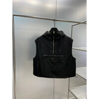 Áo khoác không tay có mũ trùm nửa khoá kéo đính logo Prada cá tính