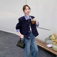 Áo khoác nữ màu xám đậm với dáng lưới, thời thượng và sang trọng.