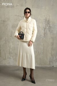 Áo khoác phao lông vũ dáng suông, nẹp và túi kéo khóa