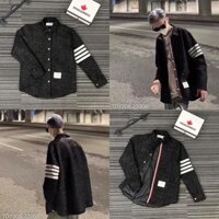 Áo khoác Thom Browne Cổ Bẻ Kim Tuyến 4 Vạch Trắng Nam Nữ Hàng Quảng Châu- Áo Khoác Thom Browne 4 vạch Cổ Bẻ Siêu đẹp
