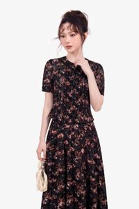 Áo kiểu nữ cổ tròn màu đen họa tiết hoa