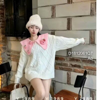 Áo len kiểu form rộng phối màu trắng hồng cổ bèo đính gấu dâu tay dài hàng QC TOMBI SHOP