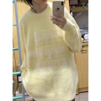 Áo len màu vàng áo len dệt kim Jacquard chữ cái rộng rãi mềm mại mùa thu đông cho nữ