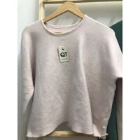 Áo len Qc màu hồng nhạt