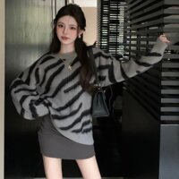 Áo Len sọc trắng đen phong cách thời trang hottrend 2024