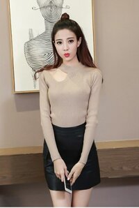 Áo len tay dài khoét giọt nước ở vai