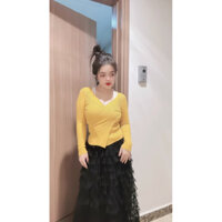 Áo len vàng tay dài chéo ngưc.
