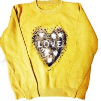 Áo len vàng trái tim lấp lánh