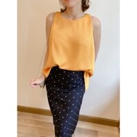 Áo lụa mango suông màu vàng xẻ tà nút bọc
