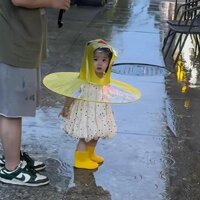 Áo mưa Con Vịt Vàng UFO Áo mưa trẻ em kiểu áo choàng mũ ô mẫu giáo Áo mưa trẻ em áo mưa một mảnh áo mưa bé gái