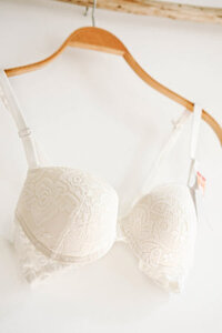 Áo ngực cài trước Lovely mút dày 303 - 36 - Màu Trắng