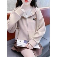 Áo nỉ hoodie chùm đầu kéo khóa thêu ngực họa tiết cài hoa.