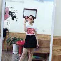 Áo phông trắng chữ đỏ