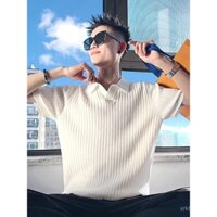 Áo polo nam bằng cotton mercerized phong cách Chanel, áo polo ngắn tay có cổ hình hải âu, dáng ôm, áo sweatshirt cổ V xếp tầng thời trang