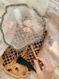Ao sen Yueyun Gu Fanzhai| Quạt thêu ngọc trai Pearlescent Beauty Peach Pretty