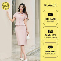 Áo Sơ Mi Cổ Sen Đính Hoa Ngực Phối Chân Váy Bút Chì Công Sở Dài Ngang Gối LAMER O65d24h001, O62f24h003