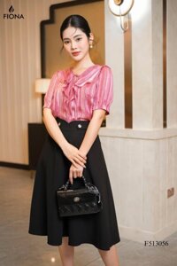 Áo sơ mi dáng suông, cổ tim, bèo xung quanh cổ , tay ngắn