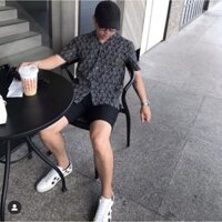 Áo Sơ Mi Hoạ Tiết Gương Mặt Tay Ngắn Cổ Vest Thời Trang Unisex Vải Lụa Chéo