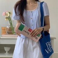 Áo sơ mi phối ren sọc xanh cho cô gái ngọt ngào phong cách Hàn Quốc với kim len KYGO