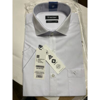 Áo sơ mi trắng ngắn tay Việt Tiến phom slim fit dáng ôm.