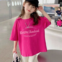 Áo thun màu hồng dáng rộng phong cách Annie có in họa tiết bắt mắt