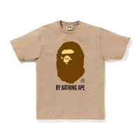 Áo thun nam tay ngắn AAPE có chữ đầu khỉ in trên đó.