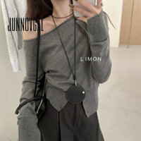 Áo thun nữ JUNNOVGAL cổ bất đối xứng dài tay đáy không đều màu trơn 2024