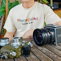 Áo Thun Photographer Nhiếp Ảnh Gia 100% Cotton Tay Lỡ Unisex - Đen/Trắng Cổ Tròn | Blackwork