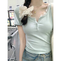 Áo thun ren ngắn tay ren nữ cổ ngắn hở nút