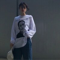 Áo thun tay dài form rộng nam nữ unisex có hình người phụ nữ "vô hồn".