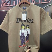 Áo Thun Tay Ngắn Màu Nâu Cafe In Hình 2 Ông Già Lướt Ván Sắc Nét