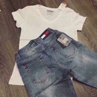 Áo thun trắng cổ tim
