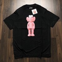 Áo thun Uniqlo X KAWS - Búp bê hồng rửa hoàn toàn + Nhãn
