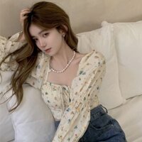 Áo trễ vai tay phồng họa tiết